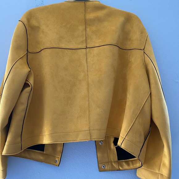 Yellow coat - Picture 2 of 3